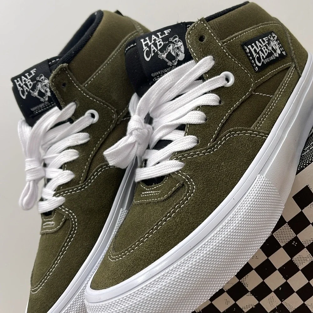 Vans WMNS Skate Half Cab Dark Olive
VN0A5FCDDOL
Sneakers - Picture 6 of 16
